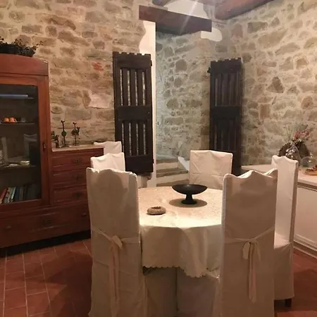 Ferienhaus Mit Privatpool Fuer 6 Personen Ca 400 M In Morra, Trasimenischer See Città di Castello